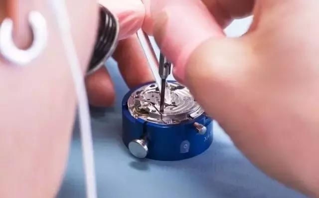 浪琴官網客服電話（浪琴手表機芯生銹的解決方法）