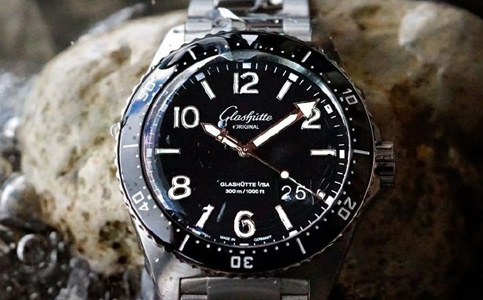 格拉蘇蒂手表官方售后電話（格拉蘇蒂手表星期幾怎么調）